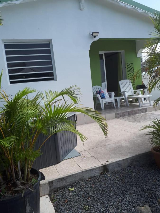 Bikamado Aparthotel Deshaies Exterior photo